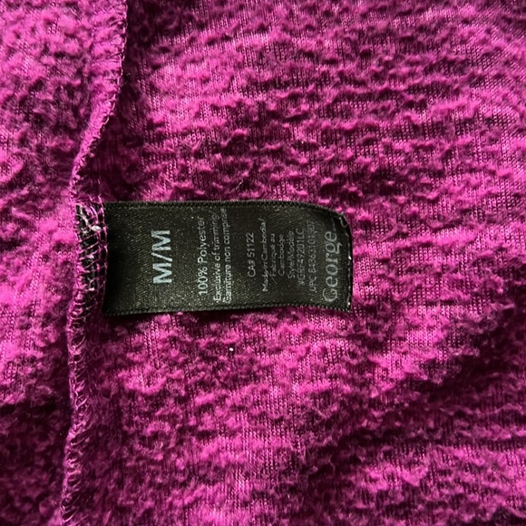 Comfy full zippered hoodie.  Size M. - Picture 5 of 6